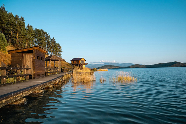 В бухте Змеиная на Байкале открыли пешеходную экотропу 