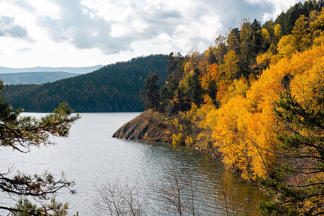 В бухте Змеиная на Байкале открыли пешеходную экотропу 